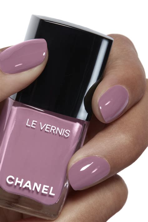 le vernis chanel nail polish.